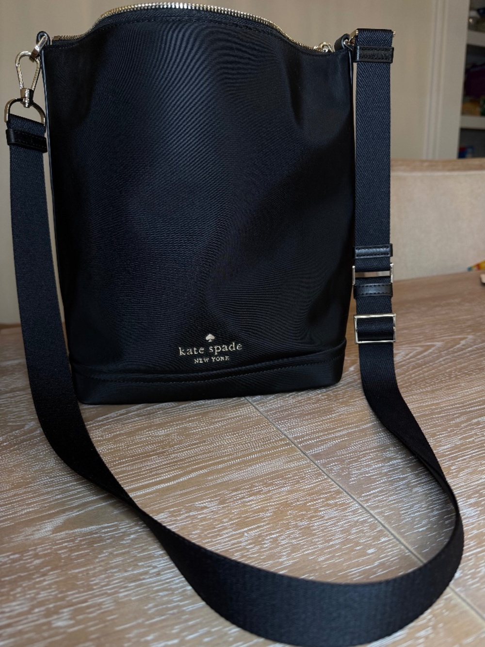 kate spade new york chelsea Black Medium Crossbody Bag Zip, Detachable Strap